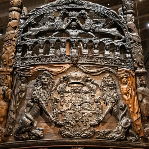 Sculptures de poupe et armoiries royales du Vasa, Suède — Nicolas Marincic