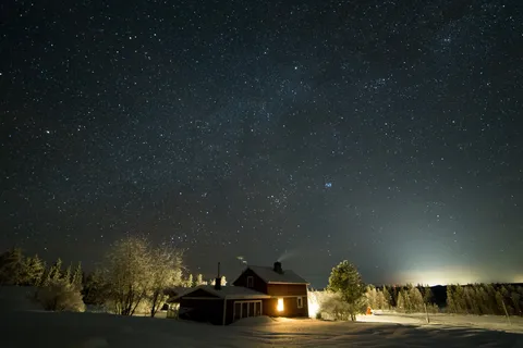 Starry sky above a cabin, Sweden — Nicolas Marincic