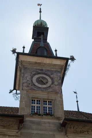 Tour de l’horloge sur ciel bleu, Lausanne, Suisse — Nicolas Marincic