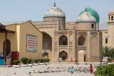 Mausolée de Cheikh Muslihiddin à Khodjent, Tadjikistan — Nicolas Marincic