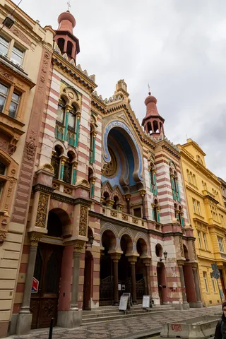 Colourful Moorish facade of the Jerusalem Synagogue, Prague, Czechia — Nicolas Marincic
