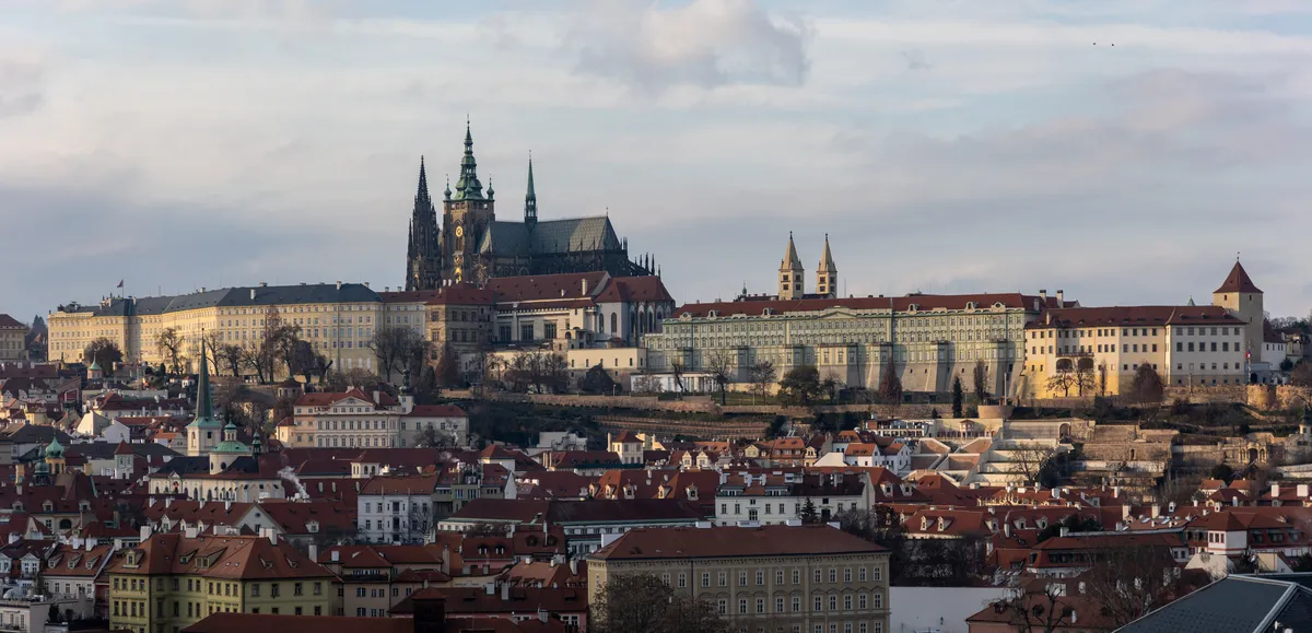 Castle and St Vitus above the Malá Strana rooftops, Prague, Czechia — Nicolas Marincic