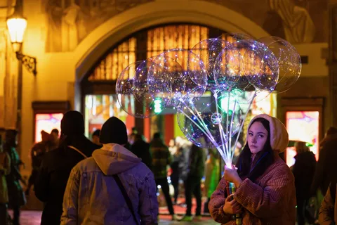 Light-up balloon seller at night, Czechia — Nicolas Marincic