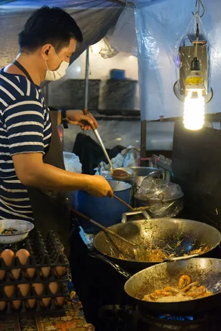 Wok cook at a night food stall, Thailand — Nicolas Marincic