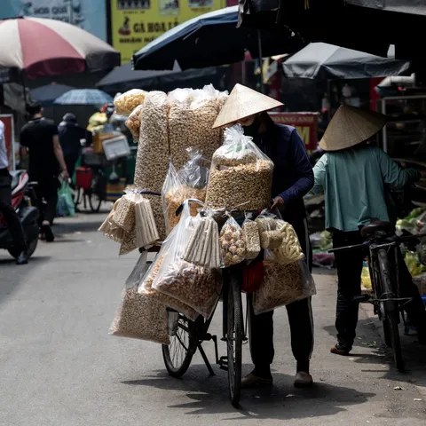 Street vendor with a bicycle laden with snacks, Vietnam — Nicolas Marincic
