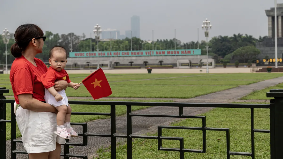 Mother and child with a flag, Ba Dinh Square, Vietnam — Nicolas Marincic